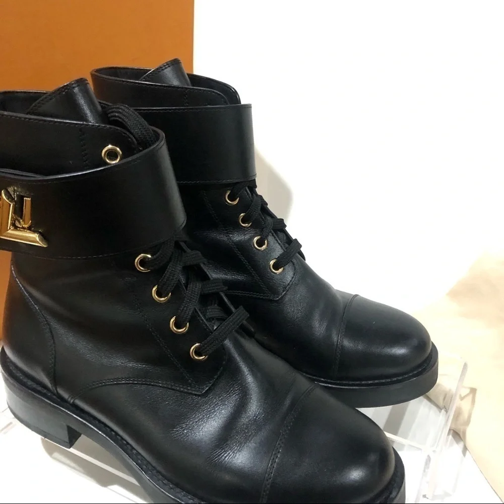 Authentic Louis Vuitton Wonderland Leather Moto Combat Military Boots Booties 7 - Picture 15 of 15